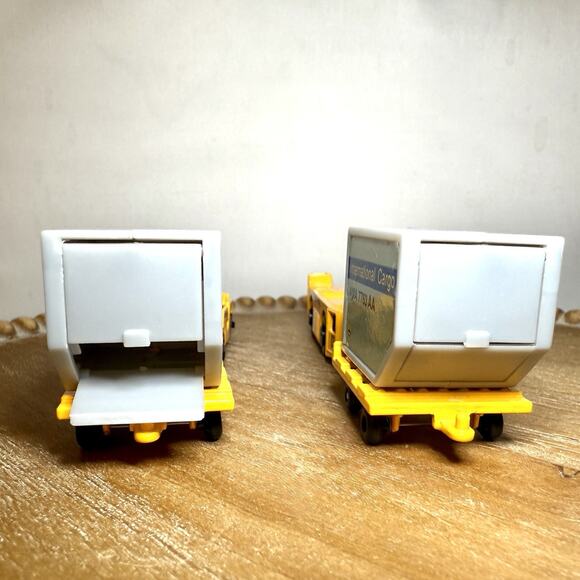 Vintage Welly International Airport Diecast Vehicle Set 6 Piece Lot - Picture 5 of 7